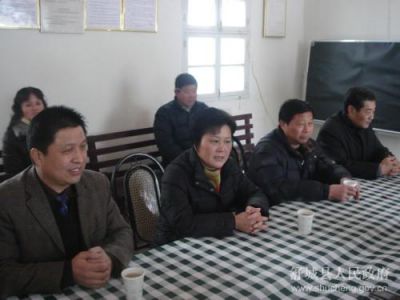 公司進(jìn)行送溫暖活動(dòng)